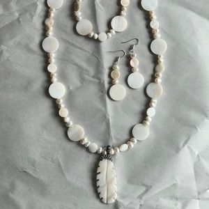 Handmade pearl necklace set w/mother ofpearl focal
